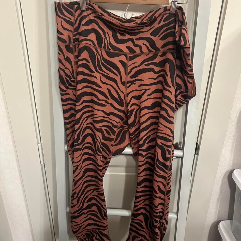 Fabletics Women's Orange and Black Oasis Pure Luxe Zebra Leggings